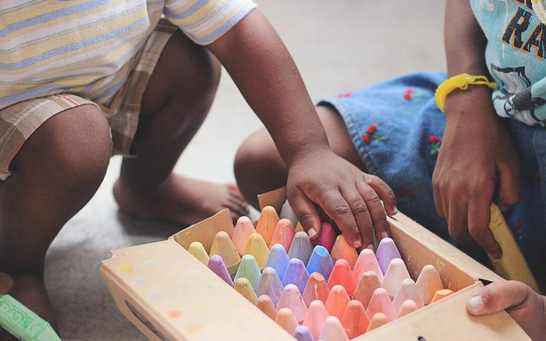 Hoe u uw kinderen kunt opvoeden om meertalig te zijn door vloeiende taal